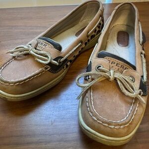 Sperry Women's Tan and Black Leopard Boat Shoes. Women’s sized 5.5